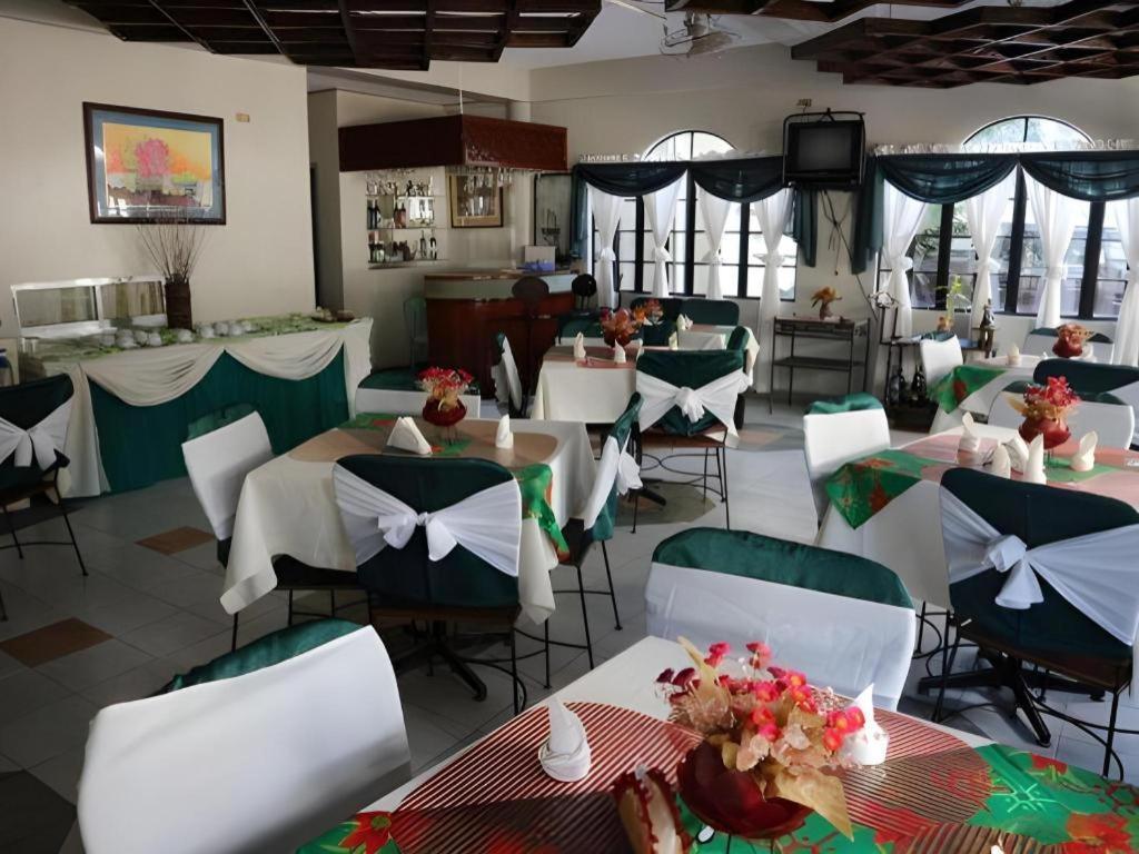 La Esperanza Hotel Kalibo Extérieur photo