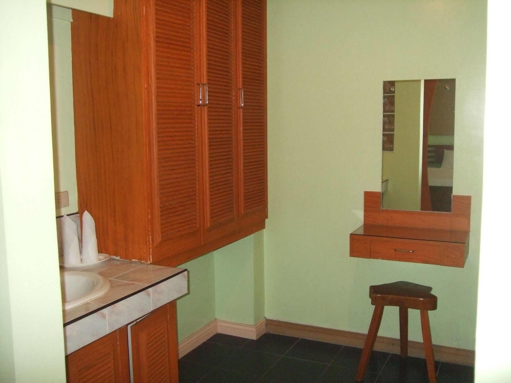 La Esperanza Hotel Kalibo Extérieur photo