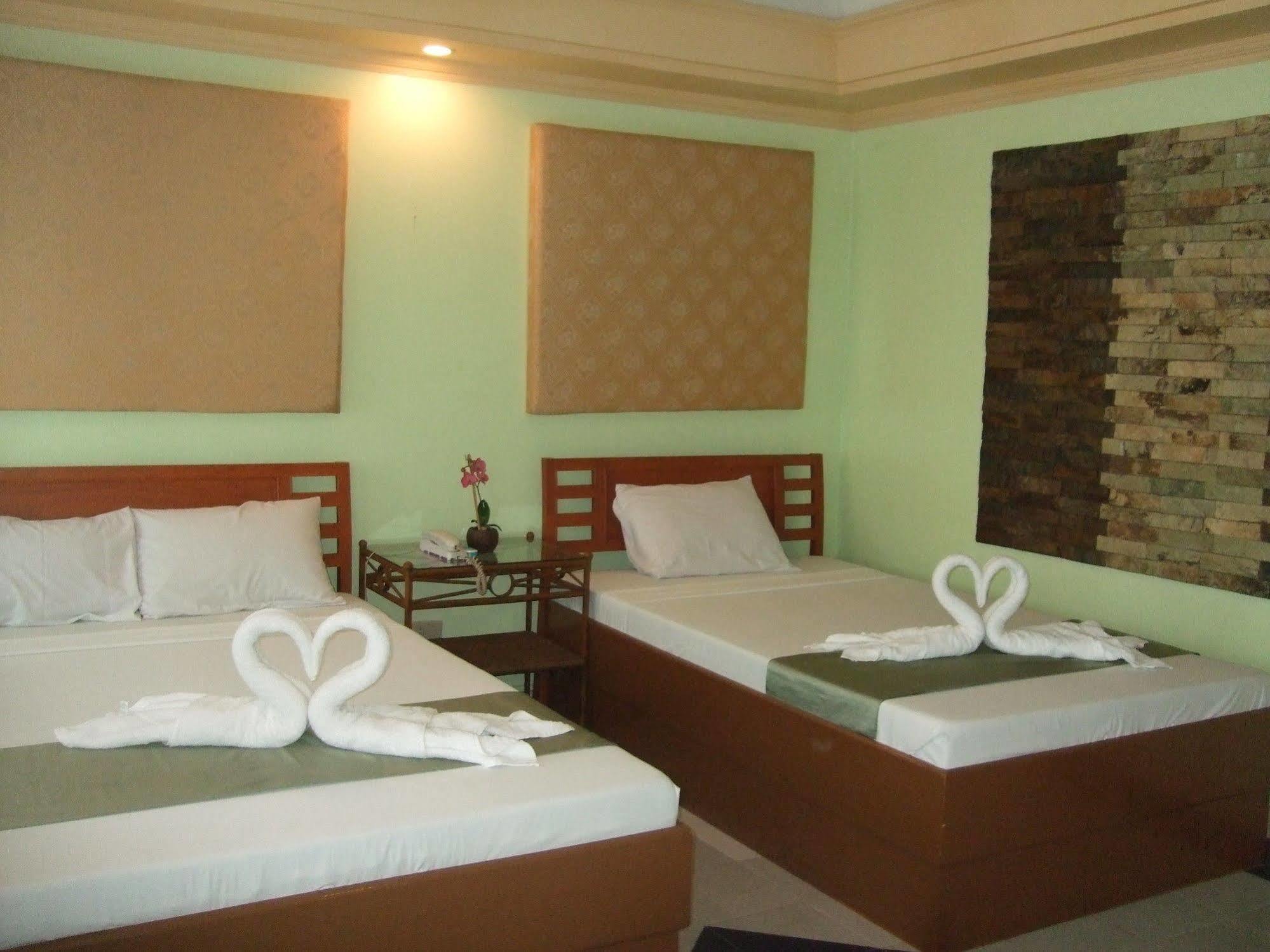 La Esperanza Hotel Kalibo Extérieur photo